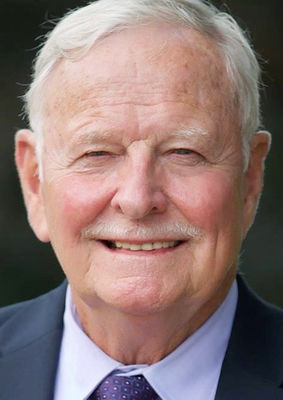 Incumbent and challenger win SMC seats